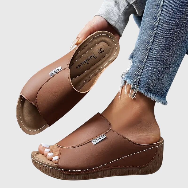 Brown / 11
